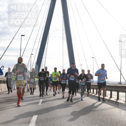 03.10.2024 - Köhlbrandbrückenlauf Jannik Wohlers http://msf.ph/oto/7227569 03.10.2024 09:25:01 Position 1 1901, 1647, 1616, 849, 1600, 1240 meine-sportfotos.de