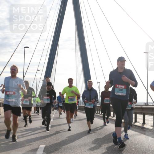 03.10.2024 - Köhlbrandbrückenlauf Jannik Wohlers http://msf.ph/oto/7227660 03.10.2024 09:25:02 Position 1 1647, 1685, 1849, 1464, 1989, 1600, 1901, 1616 meine-sportfotos.de