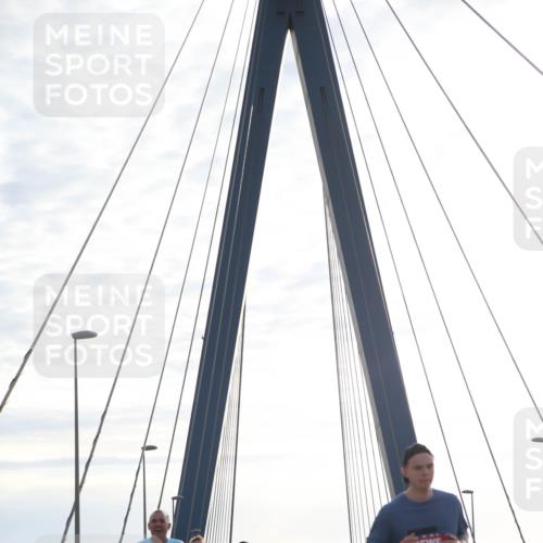 03.10.2024 - Köhlbrandbrückenlauf Jannik Wohlers http://msf.ph/oto/7231887 03.10.2024 09:25:25 Position 1 2073, 1917, 2050, 2326, 3578 meine-sportfotos.de