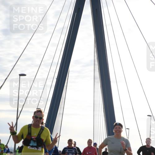 03.10.2024 - Köhlbrandbrückenlauf Jannik Wohlers http://msf.ph/oto/7233681 03.10.2024 09:25:28 Position 1 1873, 2050, 2326, 2530 meine-sportfotos.de
