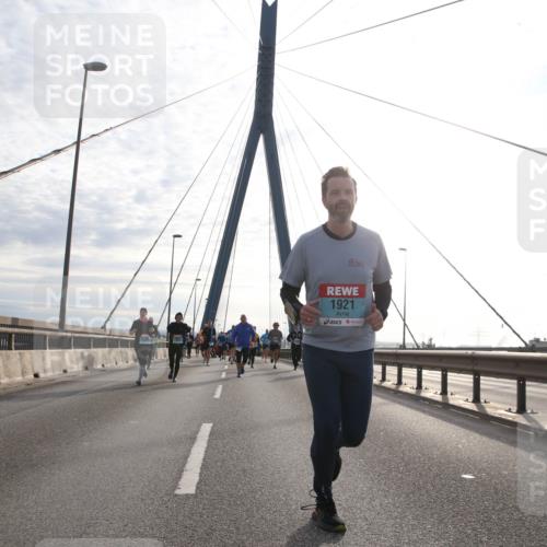 03.10.2024 - Köhlbrandbrückenlauf Jannik Wohlers http://msf.ph/oto/7234762 03.10.2024 09:25:45 Position 1 1921 meine-sportfotos.de
