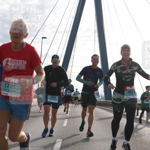 03.10.2024 - Köhlbrandbrückenlauf Jannik Wohlers http://msf.ph/oto/7239987 03.10.2024 09:25:55 Position 1 1703, 1666, 241, 2071 meine-sportfotos.de