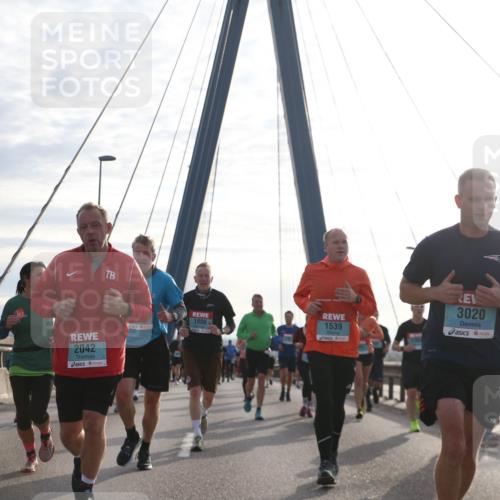 03.10.2024 - Köhlbrandbrückenlauf Jannik Wohlers http://msf.ph/oto/7241756 03.10.2024 09:26:17 Position 1 1926, 2042, 1800, 1539, 3020, 2441 meine-sportfotos.de