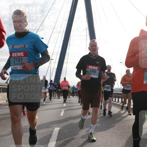03.10.2024 - Köhlbrandbrückenlauf Jannik Wohlers http://msf.ph/oto/7241964 03.10.2024 09:26:19 Position 1 2101, 1800, 1539 meine-sportfotos.de