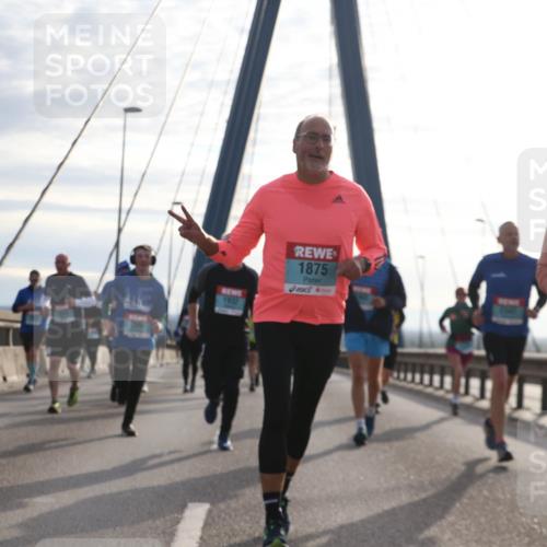 03.10.2024 - Köhlbrandbrückenlauf Jannik Wohlers http://msf.ph/oto/7242306 03.10.2024 09:26:23 Position 1 1813, 1875, 2752, 7832 meine-sportfotos.de