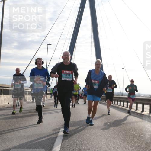 03.10.2024 - Köhlbrandbrückenlauf Jannik Wohlers http://msf.ph/oto/7242350 03.10.2024 09:26:25 Position 1 1824, 2000, 1932, 1902, 2347 meine-sportfotos.de