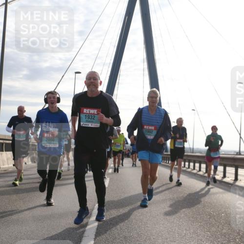 03.10.2024 - Köhlbrandbrückenlauf Jannik Wohlers http://msf.ph/oto/7242361 03.10.2024 09:26:25 Position 1 1824, 2000, 1932, 1902 meine-sportfotos.de