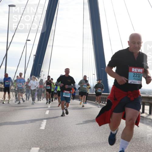 03.10.2024 - Köhlbrandbrückenlauf Jannik Wohlers http://msf.ph/oto/7243943 03.10.2024 09:26:34 Position 1 3543, 2017, 2233 meine-sportfotos.de