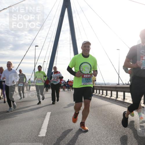03.10.2024 - Köhlbrandbrückenlauf Jannik Wohlers http://msf.ph/oto/7245155 03.10.2024 09:26:40 Position 1 1899, 3236, 1874, 1974, 2446, 542 meine-sportfotos.de