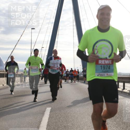 03.10.2024 - Köhlbrandbrückenlauf Jannik Wohlers http://msf.ph/oto/7245830 03.10.2024 09:26:41 Position 1 3236, 1874, 1974 meine-sportfotos.de