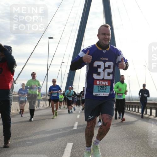 03.10.2024 - Köhlbrandbrückenlauf Jannik Wohlers http://msf.ph/oto/7248015 03.10.2024 09:26:52 Position 1 09, 32, 1259 meine-sportfotos.de