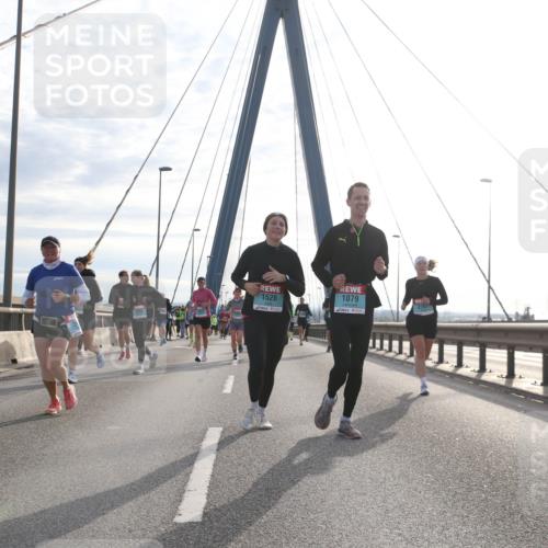 03.10.2024 - Köhlbrandbrückenlauf Jannik Wohlers http://msf.ph/oto/7251293 03.10.2024 09:27:17 Position 1 1526, 1079, 1608 meine-sportfotos.de