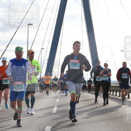 03.10.2024 - Köhlbrandbrückenlauf Jannik Wohlers http://msf.ph/oto/7251919 03.10.2024 09:27:35 Position 1 55, 2093, 2055, 2491, 2436 meine-sportfotos.de