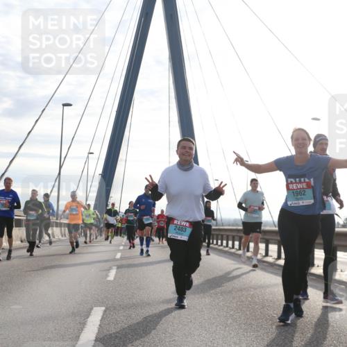 03.10.2024 - Köhlbrandbrückenlauf Jannik Wohlers http://msf.ph/oto/7252085 03.10.2024 09:27:38 Position 1 2403, 1962 meine-sportfotos.de