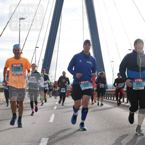 03.10.2024 - Köhlbrandbrückenlauf Jannik Wohlers http://msf.ph/oto/7252311 03.10.2024 09:27:42 Position 1 1744, 2470, 1369, 1820, 3164, 2237, 3051 meine-sportfotos.de