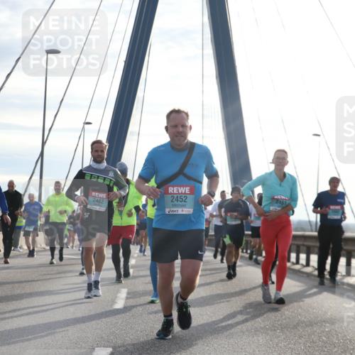 03.10.2024 - Köhlbrandbrückenlauf Jannik Wohlers http://msf.ph/oto/7253183 03.10.2024 09:27:52 Position 1 2462, 2452, 2461 meine-sportfotos.de