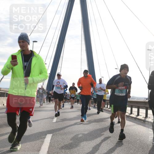 03.10.2024 - Köhlbrandbrückenlauf Jannik Wohlers http://msf.ph/oto/7253790 03.10.2024 09:27:56 Position 1 3253, 1785, 1397, 2502 meine-sportfotos.de