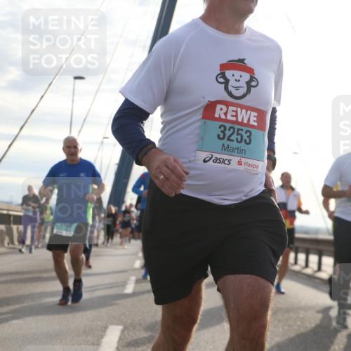 03.10.2024 - Köhlbrandbrückenlauf Jannik Wohlers http://msf.ph/oto/7254012 03.10.2024 09:27:59 Position 1 2683, 3253 meine-sportfotos.de