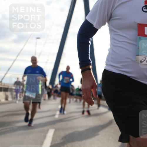 03.10.2024 - Köhlbrandbrückenlauf Jannik Wohlers http://msf.ph/oto/7254048 03.10.2024 09:27:59 Position 1 3253 meine-sportfotos.de