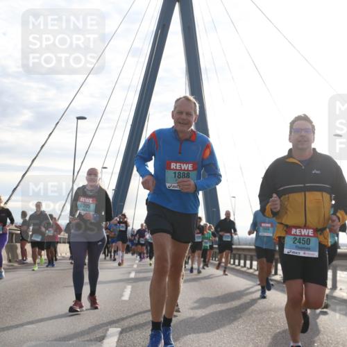 03.10.2024 - Köhlbrandbrückenlauf Jannik Wohlers http://msf.ph/oto/7254332 03.10.2024 09:28:01 Position 1 2095, 1888, 2608, 2450 meine-sportfotos.de