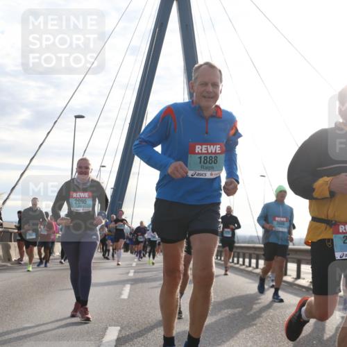 03.10.2024 - Köhlbrandbrückenlauf Jannik Wohlers http://msf.ph/oto/7254346 03.10.2024 09:28:02 Position 1 2095, 1888, 2608, 2450 meine-sportfotos.de