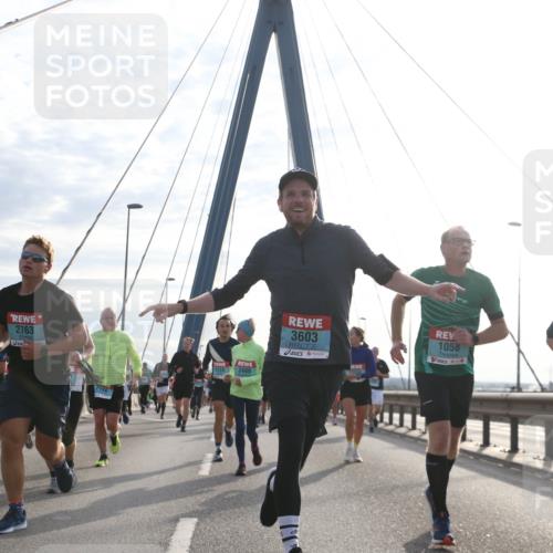 03.10.2024 - Köhlbrandbrückenlauf Jannik Wohlers http://msf.ph/oto/7255334 03.10.2024 09:28:11 Position 1 2764, 2763, 2116, 3603, 1058, 1124, 2499, 2458 meine-sportfotos.de