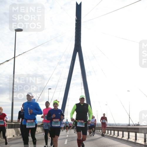 03.10.2024 - Köhlbrandbrückenlauf Jannik Wohlers http://msf.ph/oto/7256785 03.10.2024 09:28:22 Position 1 3130, 2121, 1699, 1698 meine-sportfotos.de