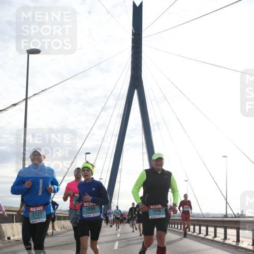 03.10.2024 - Köhlbrandbrückenlauf Jannik Wohlers http://msf.ph/oto/7256821 03.10.2024 09:28:22 Position 1 2121, 20, 1699, 1698 meine-sportfotos.de