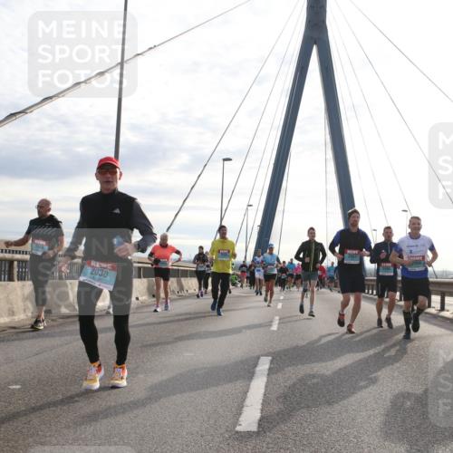 03.10.2024 - Köhlbrandbrückenlauf Jannik Wohlers http://msf.ph/oto/7257007 03.10.2024 09:28:25 Position 1 2030, 2067, 2068, 2494 meine-sportfotos.de