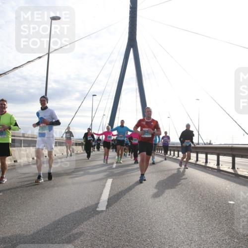 03.10.2024 - Köhlbrandbrückenlauf Jannik Wohlers http://msf.ph/oto/7257551 03.10.2024 09:28:34 Position 1 1877, 2025, 1609, 264 meine-sportfotos.de