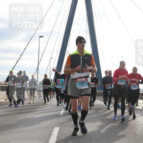 03.10.2024 - Köhlbrandbrückenlauf Jannik Wohlers http://msf.ph/oto/7257840 03.10.2024 09:28:40 Position 1 2466, 2667, 1145, 2124, 2125 meine-sportfotos.de