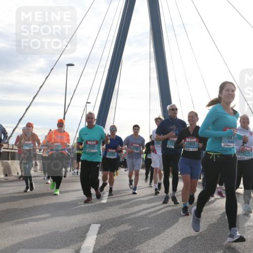 03.10.2024 - Köhlbrandbrückenlauf Jannik Wohlers http://msf.ph/oto/7258171 03.10.2024 09:28:50 Position 1 3327, 219, 1963, 2026, 2265, 1758, 2174, 2313, 3154 meine-sportfotos.de
