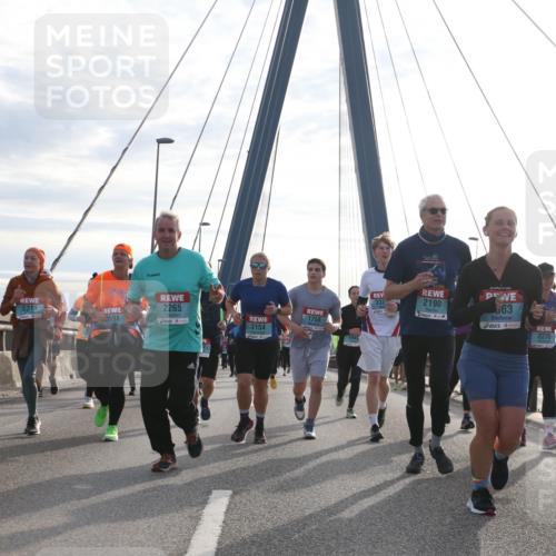 03.10.2024 - Köhlbrandbrückenlauf Jannik Wohlers http://msf.ph/oto/7258204 03.10.2024 09:28:50 Position 1 332, 2190, 63, 2026, 2313, 2265, 598, 1758, 3154, 2270, 2174 meine-sportfotos.de