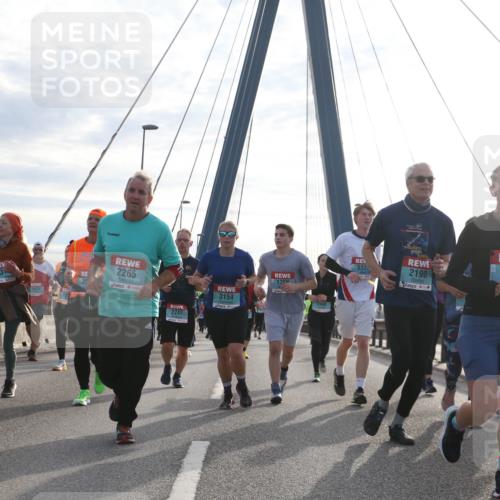 03.10.2024 - Köhlbrandbrückenlauf Jannik Wohlers http://msf.ph/oto/7258218 03.10.2024 09:28:51 Position 1 2265, 23, 2026, 3154, 1475, 2247, 1759, 1940, 3327, 2190, 1963 meine-sportfotos.de