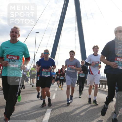 03.10.2024 - Köhlbrandbrückenlauf Jannik Wohlers http://msf.ph/oto/7259141 03.10.2024 09:28:52 Position 1 231, 2265, 3154, 2190, 2270 meine-sportfotos.de