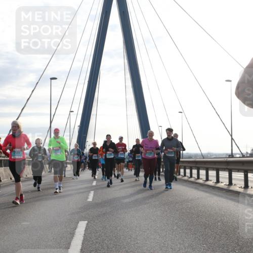 03.10.2024 - Köhlbrandbrückenlauf Jannik Wohlers http://msf.ph/oto/7261178 03.10.2024 09:29:07 Position 1 2109, 2284, 3430, 5 meine-sportfotos.de