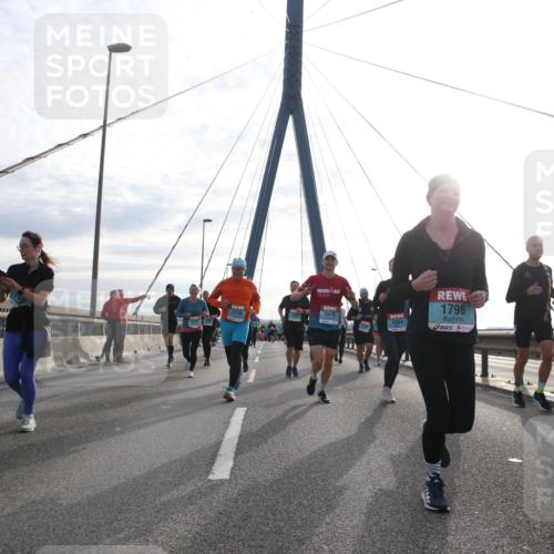 03.10.2024 - Köhlbrandbrückenlauf Jannik Wohlers http://msf.ph/oto/7261606 03.10.2024 09:29:11 Position 1 1397, 2195, 2479, 2354, 1796 meine-sportfotos.de