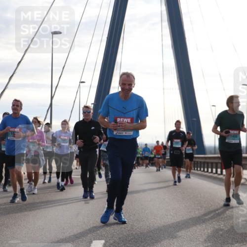 03.10.2024 - Köhlbrandbrückenlauf Jannik Wohlers http://msf.ph/oto/7261969 03.10.2024 09:29:19 Position 1 10, 1408, 140, 1507 meine-sportfotos.de