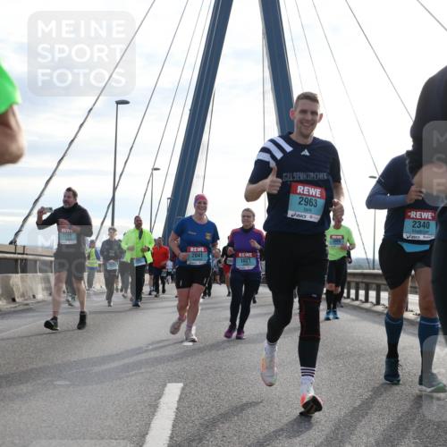 03.10.2024 - Köhlbrandbrückenlauf Jannik Wohlers http://msf.ph/oto/7263880 03.10.2024 09:29:39 Position 1 110, 3289, 2041, 1821, 2963, 2340, 2386 meine-sportfotos.de