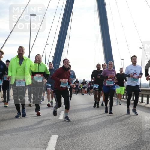 03.10.2024 - Köhlbrandbrückenlauf Jannik Wohlers http://msf.ph/oto/7263994 03.10.2024 09:29:43 Position 1 2509, 3081, 3076, 3160, 20, 2255, 2426, 2427, 2210, 1542, 2708, 1657 meine-sportfotos.de