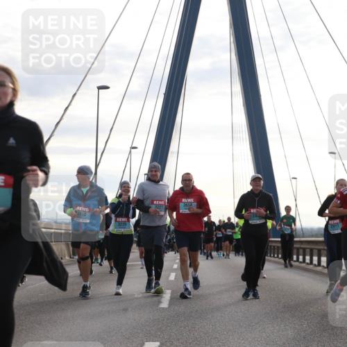 03.10.2024 - Köhlbrandbrückenlauf Jannik Wohlers http://msf.ph/oto/7274617 03.10.2024 09:31:50 Position 1 1782, 2464, 3310, 3220, 3221, 3658, 28, 2911, 3463 meine-sportfotos.de
