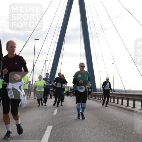 03.10.2024 - Köhlbrandbrückenlauf Jannik Wohlers http://msf.ph/oto/7286475 03.10.2024 09:33:08 Position 1 2274, 2619, 3707, 2260 meine-sportfotos.de