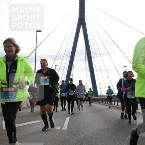 03.10.2024 - Köhlbrandbrückenlauf Jannik Wohlers http://msf.ph/oto/7298695 03.10.2024 09:35:01 Position 1 2525, 2589, 2698, 2113 meine-sportfotos.de