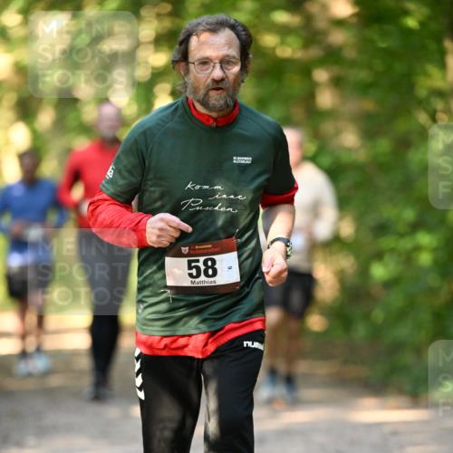 06.10.2024 - Bramfelder Halbmarathon 2024 Dr. Thomas Lammeyer http://msf.ph/oto/7335905 06.10.2024 10:00:38 Laufen 35, 31, 58, 6 meine-sportfotos.de