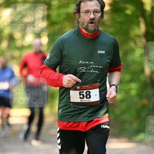 06.10.2024 - Bramfelder Halbmarathon 2024 Dr. Thomas Lammeyer http://msf.ph/oto/7335910 06.10.2024 10:00:39 Laufen 35, 58, 9 meine-sportfotos.de