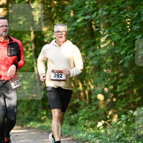 06.10.2024 - Bramfelder Halbmarathon 2024 Dr. Thomas Lammeyer http://msf.ph/oto/7335915 06.10.2024 10:00:42 Laufen 385, 392 meine-sportfotos.de