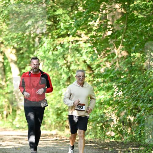 06.10.2024 - Bramfelder Halbmarathon 2024 Dr. Thomas Lammeyer http://msf.ph/oto/7339609 06.10.2024 10:36:02 Laufen 385, 392 meine-sportfotos.de