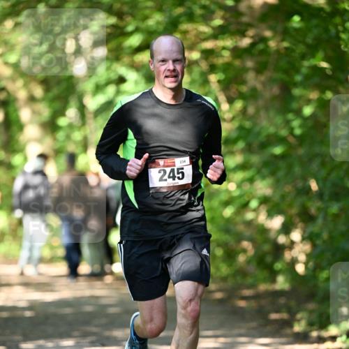 06.10.2024 - Bramfelder Halbmarathon 2024 Dr. Thomas Lammeyer http://msf.ph/oto/7340589 06.10.2024 10:44:50 Laufen 234, 245 meine-sportfotos.de