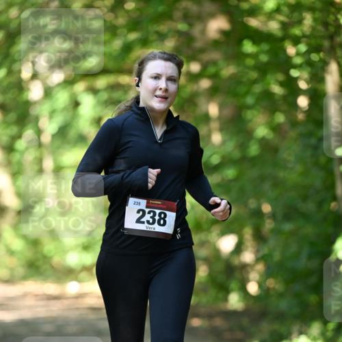06.10.2024 - Bramfelder Halbmarathon 2024 Dr. Thomas Lammeyer http://msf.ph/oto/7340785 06.10.2024 10:46:19 Laufen 235, 238 meine-sportfotos.de