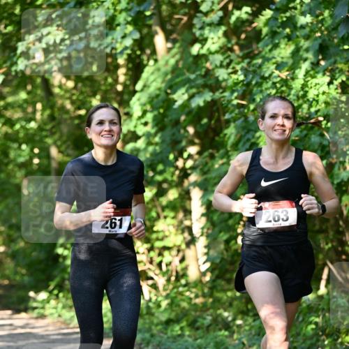 06.10.2024 - Bramfelder Halbmarathon 2024 Dr. Thomas Lammeyer http://msf.ph/oto/7341651 06.10.2024 10:50:25 Laufen 261, 263 meine-sportfotos.de